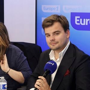 Valérie Benaim, Gauthier Le Bret - Cyril Hanouna sur le plateau de de l'émission " On Marche Sur La Tête " présentée par C.Hanouna et diffusée en direct sur Europe 1 à Paris le 29 avril 2025. © Jack Tribeca/Bestimage