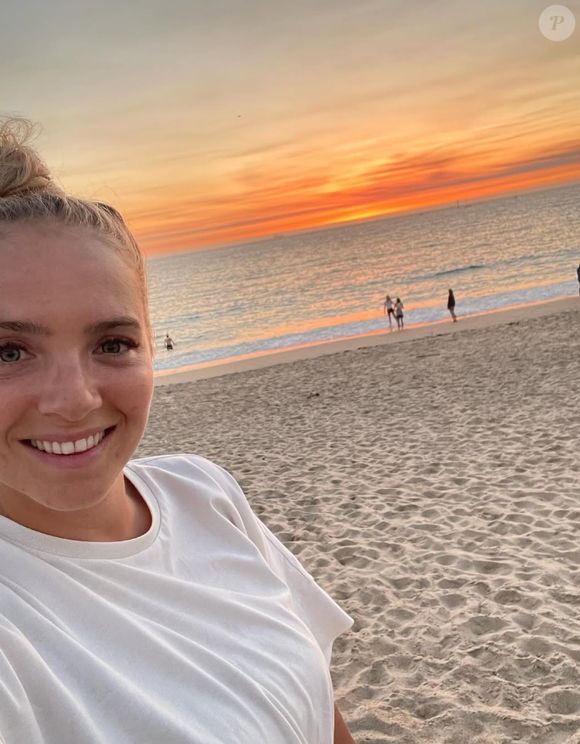 Pauline de "Koh-Lanta 2024" à la plage, janvier 2024