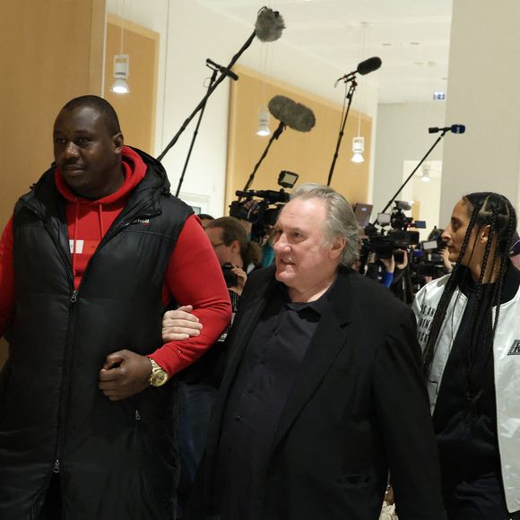 Le tribunal a déclaré l'acteur de 76 ans coupable 
Gérard Depardieu et sa fille Roxane - Procès de Gérard Depardieu pour agressions sexuelles sur deux femmes lors d'un tournage de film en 2021, au tribunal correctionnel de Paris le 27 mars 2025.

© Guignebourg / Clovis / Bestimage