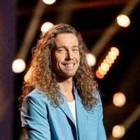 "Mon coiffeur est une star" : Julien Doré présente Etienne, celui qui s'occupe de sa coupe emblématique
