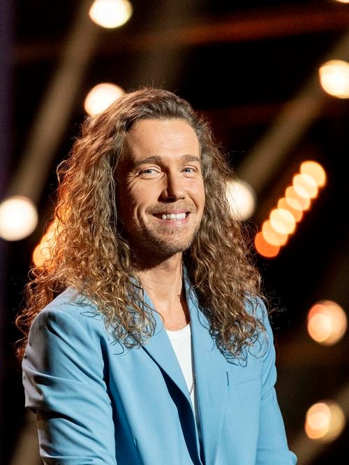 "Mon coiffeur est une star" : Julien Doré présente Etienne, celui qui s'occupe de sa coupe emblématique