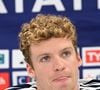 Depuis quelque temps, Léon Marchand vit à Austin, au Texas, loin de la France.

Léon Marchand, nageur français, lors d’une conférence de presse organisée pendant le stage de préparation de l’équipe de France de natation au CREPS de Vichy, le 1er août 2026, en amont des Championnats d’Europe de natation à Paris.
Mourad Allili /PsnewZ/Bestimage