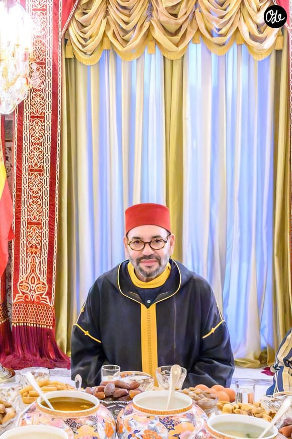 Sa vue dégagée sur le bois de Boulogne et l’absence de vis-à-vis ont notamment séduit les nouveaux propriétaires.


Le Roi Mohammed VI du Maroc assiste à un Iftar (repas traditionnel de rupture du jeûne du Ramadan) avec le Premier ministre espagnol Pedro Sanchez, au Palais Royal, à Rabat, Maroc, le 7 avril 2022. Photo par Azzouz Boukallouch via Balkis Press/ABACAPRESS.COM
