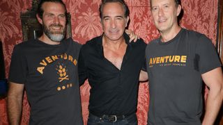 Jean Dujardin se lance dans une nouvelle aventure qui n'a rien à voir avec le cinéma, l'acteur entouré d'amis banquiers