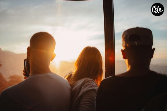 Ces discussions se tiennent aussi bien entre amis que sur les réseaux sociaux, où ils partagent volontiers leur expérience. 

Crédit libre de droits : Unsplash
