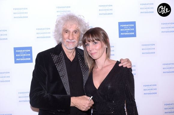 Louis Bertignac et sa femme Laetitia Brichet lors du photocall et du cocktail de la soirée des "Stéthos d'or 2023" à l'hôtel Four Seasons George V à Paris, France, le 27 mars 2023. 

© Bellak-Guirec/Bestimage