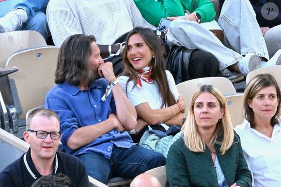 Le duo d'habitude discret était visiblement heureux de cette parenthèse sportive à deux, dans une ambiance aussi animée que chaleureuse.

Joyce Jonathan dans les gradins de Roland Garros le 03 juin 2025 à Paris, France. Photo by ABACAPRESS.COM