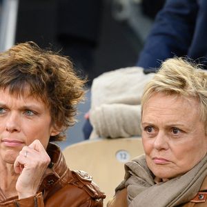 Anne Le Nen a plusieurs cordes à son arc... Ancien mannequin, titulaire d'un diplôme en économie...

Muriel Robin et son épouse Anne Le Nen dans les tribunes lors des Internationaux de France de tennis à Roland Garros le 31 mai 2022 à Paris, France. Photo de Laurent Zabulon/ABACAPRESS.COM