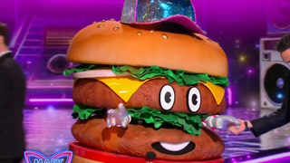 "Ça m'énerve" : Un enquêteur mystère se cachait sous le costume du Burger dans Mask Singer 7, il a rendu fou Laurent Ruquier !