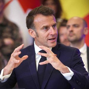 Le président de la République sera face à Gilles Bouleau pour évoquer divers thèmes.

Déplacement d'Emmanuel Macron, Friedrich Merz, Keir Starmer, Donald Tusk et Voloydmyr Zelensky pour participer à la conférence de la Coalition des Volontaires à Kiev, le 10 mai 2025. 
Ukraine Presidency via Bestimage