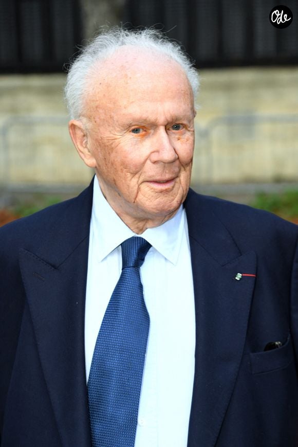 Philippe Bouvard - Arrivées à l'enregistrement de l'émission "Vivement Dimanche" au Studio Gabriel à Paris, diffusée le 9 octobre 2022 sur France 3.
Paris le 5 octobre 2022.

© Giancarlo Gorassini / Bestimage