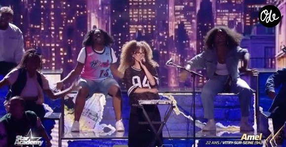 Formée au solfège et à la guitare classique au conservatoire, elle écrit et compose en français.

Amel sur le plateau de la "Star Academy" 10 octobre 2026 TF1