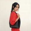 Les mini-sacs se font détrôner : cet été, la tendance se tourne vers un autre format de sacs beaucoup plus confort et pratique