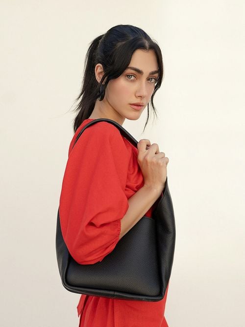 Les mini-sacs se font détrôner : cet été, la tendance se tourne vers un autre format de sacs beaucoup plus confort et pratique