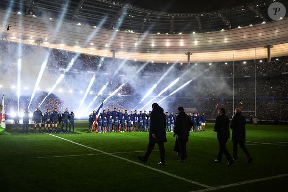 Les équipes et les supporters rendent hommage à la mémoire de Medhi Narjissi avant le match de rugby des Six Nations entre la France et le Pays de Galles au Stade de France à Saint-Denis, au nord de Paris, le 31 janvier 2024. Photo by Firas Abdullah/ABACAPRESS.COM