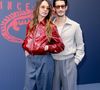Lors d'un récent entretien accordé au média "Brut", il a livré un vibrant plaidoyer en faveur de l'école publique.

Pierre Niney et sa compagne Natasha Andrews au photocall du défilé Lacoste Collection Femme Prêt-à-Porter Automne/Hiver 2026-2027 lors de la Fashion Week de Paris (PFW) à Roland Garros, à Paris, France, le 8 mars 2026. © Olivier Borde/Bestimage