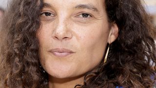 28 ans après le départ d'Éric Tabarly, sa fille Marie bâtit un projet ambitieux autour de ses racines martiniquaises