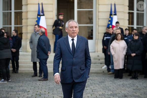 Le Premier ministre François Bayrou participe à Matignon à une minute de silence en hommage aux victimes du cyclone Chido à Mayotte le 23 décembre 2024.

© Eliot Blondet / Pool / Bestimage