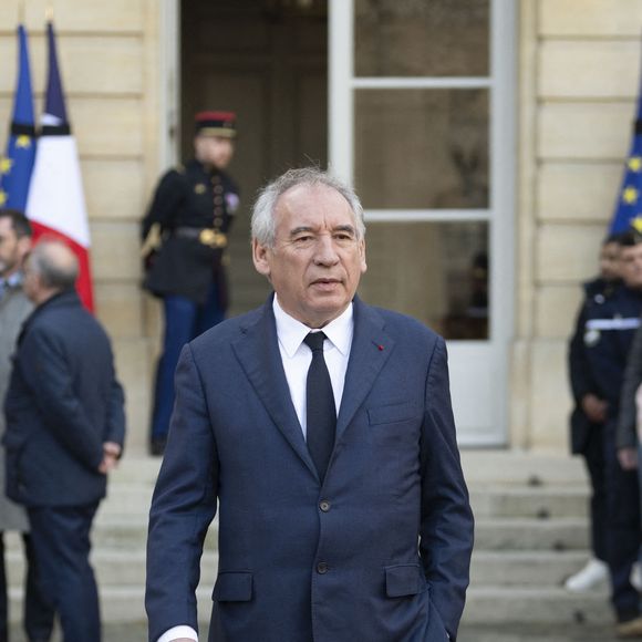 Le Premier ministre François Bayrou participe à Matignon à une minute de silence en hommage aux victimes du cyclone Chido à Mayotte le 23 décembre 2024.

© Eliot Blondet / Pool / Bestimage