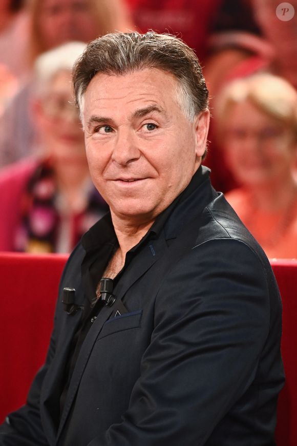 Roberto Alagna - Enregistrement de l'émission Vivement dimanche, diffusée sur France 3 le 17 novembre 2024.
© Guillaume Gaffiot / Bestimage