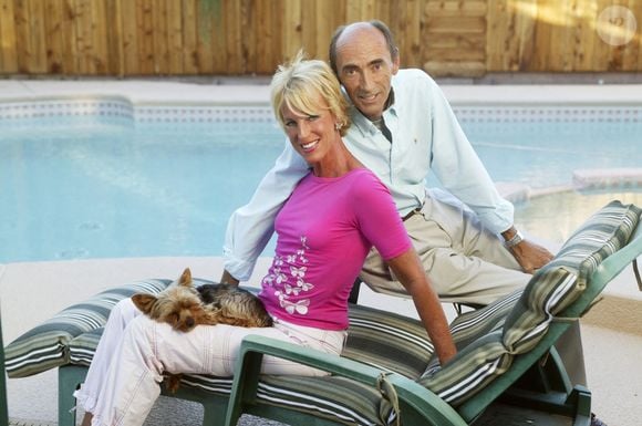 La princesse Marie-Christine de Belgique pose avec son mari Jean-Paul Gourgues dans leur maison de Las Vegas le 29 septembre 2004. La princesse Marie-Christine est le deuxième enfant du roi Léopold III et de sa deuxième épouse Lilian Beals. Elle est la demi