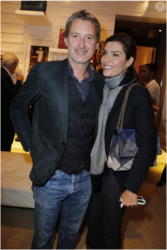 Antoine de Caunes et Daphne Roulier - Roger Vivier presente sa nouvelle collection Prismick à Paris le 18 octobre 2012.