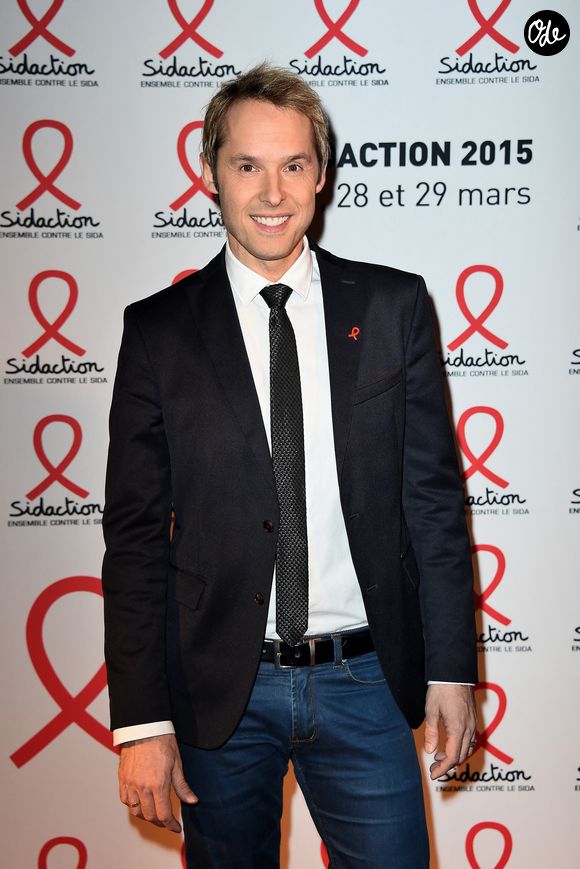 Damien Thevenot posant lors d'une séance photo organisée à l'occasion du lancement de l'édition 2015 de Sidaction, qui s'est tenue au musée du quai Branly à Paris, en France, le 2 mars 2015. Photo de Nicolas Briquet/ABACAPRESS.COM