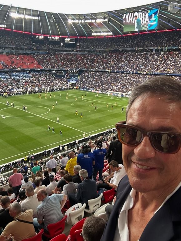 Julien Courbet au stade du Munich en Allemagne pour la finale de la Ligue des Champions remportée par le PSG face à l'Inter Milan le 31 mai 2025 © Instagram