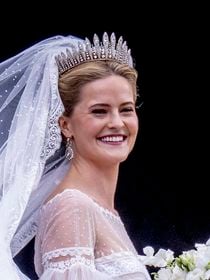 Mariage princier à Vaduz : la princesse Marie-Caroline de Liechtenstein dit "oui" en diadème habsbourgeois