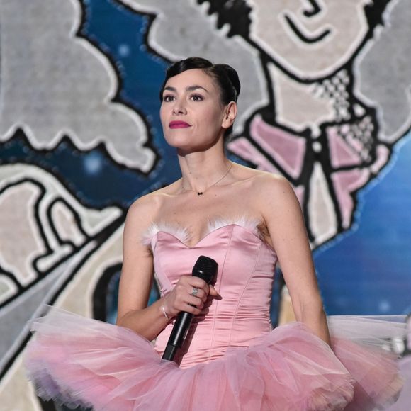 Ce projet évoque les blessures de la dictature franquiste et rend hommage aux exilés espagnols. 

Olivia Ruiz le 8 décembre 2017 au Pavillon Baltard, Nogent-Sur-Marne, France. Photo by Vincent GRAMAIN / ABACAPRESS.COM