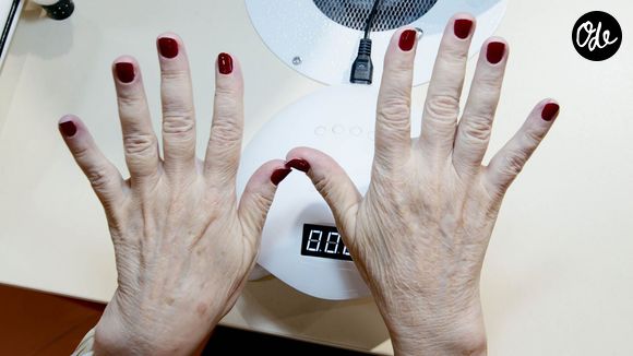 Les nudes laiteux et les rouges fruités apportent également une touche d'élégance naturelle et sophistiquée.