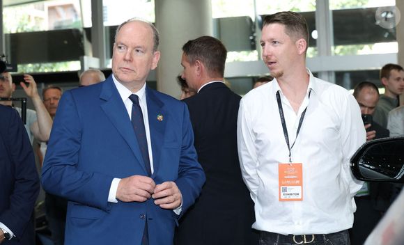 "le conducteur d'un minibus qui transportait six personnes s'est endormi au volant"

Le prince Albert II de Monaco - Inauguration de la 20ème édition du salon "Top Marques Monaco 2025",  au Grimaldi Forum, le 8 mai 2025© Claudia Albuquerque/Bestimage