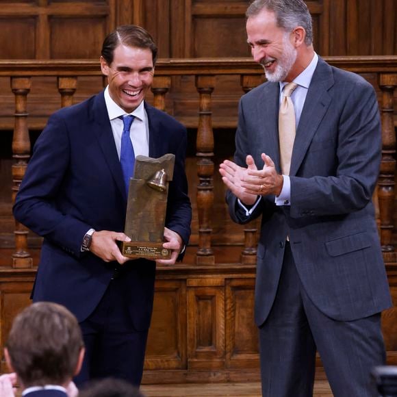 Rafael Nadal reçoit le prix "Camino Real Madrid" des mains du roi Felipe VI d'Espagne à Alcala de Henares près de Madrid, le 20 septembre 2022. Action Press / Bestimage