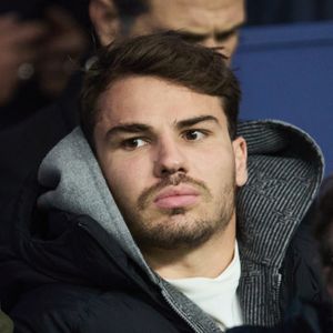 Difficile de savoir si Iris Mittenaere est aux côtés d’Antoine Dupont à Toulouse ou pas

Antoine Dupont - Célébrités assistent au match de Ligue des champions entre le PSG et l'Atlético de Madrid au Parc des Princes à Paris le 6 novembre 2024. © Cyril Moreau/Bestimage