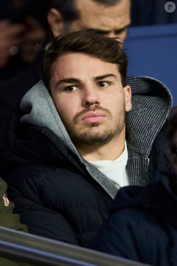 Difficile de savoir si Iris Mittenaere est aux côtés d’Antoine Dupont à Toulouse ou pas

Antoine Dupont - Célébrités assistent au match de Ligue des champions entre le PSG et l'Atlético de Madrid au Parc des Princes à Paris le 6 novembre 2024. © Cyril Moreau/Bestimage