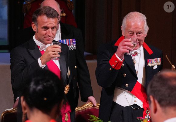 Le président Emmanuel Macron et sa femme Brigitte Macron lors d'un dîner d'état au chateau de Windsor avec le roi Charles III d'Angleterre et la reine consort Camilla le 8 juillet 2025. © Yui Mok / Pool / Julien Burton via Bestimage