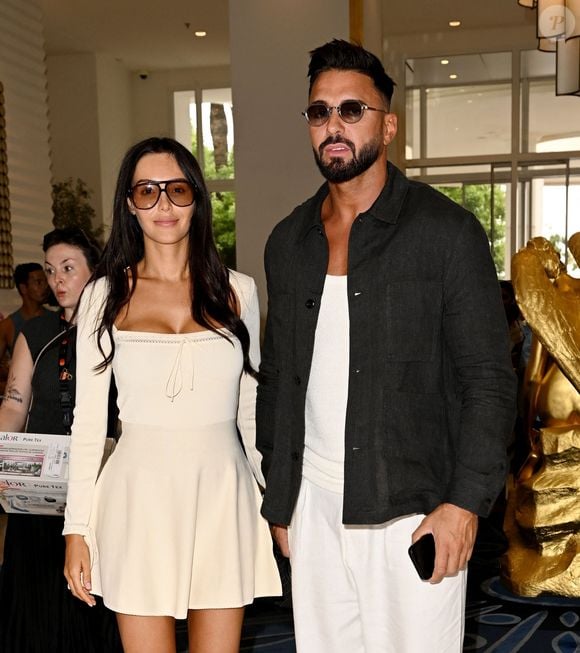 Pour l'occasion, l'ancienne candidate de télé-réalité devenue animatrice s'entoure de personnalités phares qui ont contribué au succès de NRJ12, dont Nabilla et Thomas Vergara 

Nabilla Benattia et son mari Thomas Vergara quittent l'hôtel Martinez lors du 77ème Festival International du Film de Cannes (14 - 25 mai 2024), le 20 mai 2024.