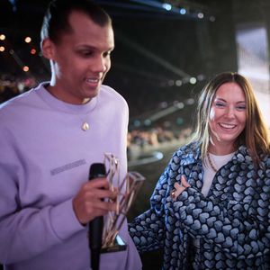 Exclusif - Le chanteur Stromae (Artiste masculin et Album "Multitude") et sa femme Coralie Barbier en backstage de la 38ème cérémonie des Victoires de la musique à la Seine musicale de Boulogne-Billancourt, France, le 10 février 2023. © Moreau-Veeren/Bestimage