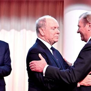 Le prince Albert II de Monaco et Charles de Bourbon des Deux Siciles durant la cérémonie d'intronisation des nouveaux membres du Yacht Club de Monaco ainsi que la remise des YCM Awards-Trophée Credit Suisse 2025, présidé par le prince Albert II de Monaco, le 16 décembre 2025, au Yacht Club de Monaco. Déjà victorieux de 9 titres, en Smeralda 888, le prince Charles de Bourbon des Deux Siciles, président de la Classe, a été couronné pour sa deuxième place dans le Smeralda 888 International Championship 2025. Le titre de "régatier du Y.C.M. de l'année 2025" a été remporté par Pierre Casiraghi. Ce sont les membres du Club qui ont voté et choisi entre plusieurs régatiers. © Bruno Bebert / Bestimage