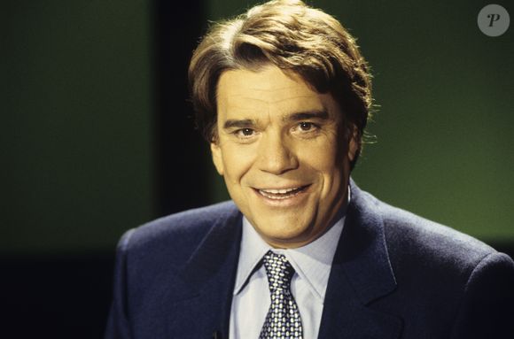 En France, Bernard Tapie sur le plateau de l'émission "Sept sur Sept" le 23 octobre 1994 (Archives). Bernard LEGUAY via Bestimage