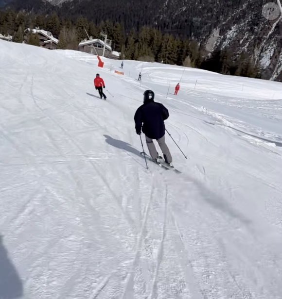 "Mon Valentin, mon partenaire de glisse", écrit tendrement la mère de Jade et Joy. 


Laeticia Hallyday et son compagnon Serge Varsano en vacances à Courchevel. Le 14 février 2026. Instagram