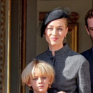 Stefano Ercole Carlo Casiraghi et Beatrice Borromeo - La famille princière de Monaco au balcon du palais, à l'occasion de la Fête Nationale de Monaco, le 19 novembre 2024. © Jacovides-Bebert/Bestimage