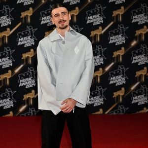 Pierre Garnier au photocall de la 26ème édition des NRJ Music Awards à Cannes, le 1er novembre 2024. © Bebert-Guignebourg/Bestimage