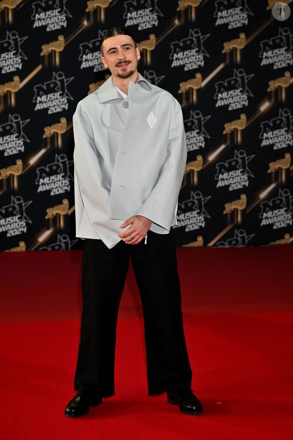 Pierre Garnier au photocall de la 26ème édition des NRJ Music Awards à Cannes, le 1er novembre 2024. © Bebert-Guignebourg/Bestimage
