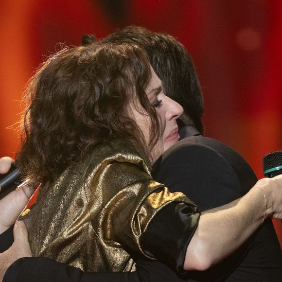 Exclusif - Tina Arena et George Perris pour les surprises lors de l'enregistrement de l'émission "La Boîte à secrets", présentée par F.Bollaert et diffusée le 23 janvier sur France 3, dans les studios du Lendit à Saint-Denis, France, le 16 décembre 2025. © Cyril Moreau/Bestimage