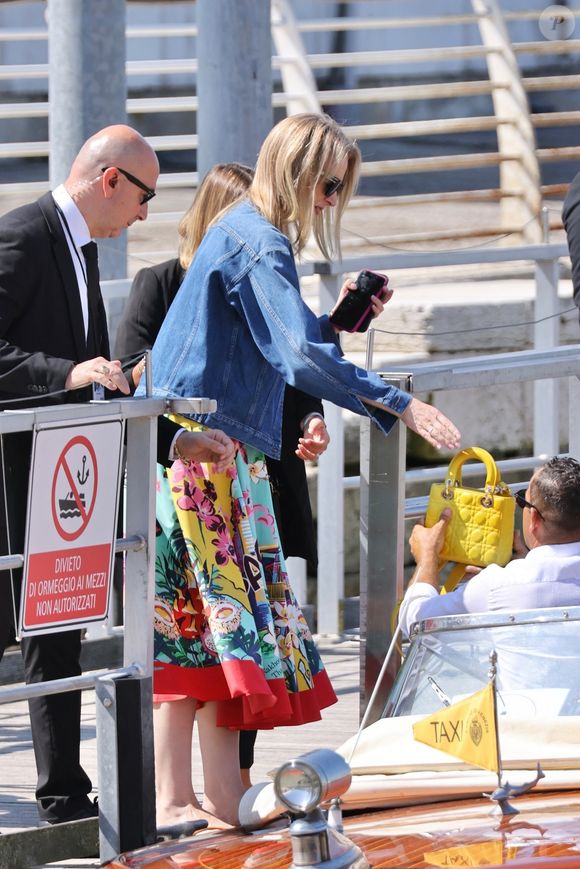 Delphine Arnault arrive à Venise pour le mariage de Jeff Bezos et Lauren Sanchez le 27 juin 2025. Backgrid USA / Bestimage