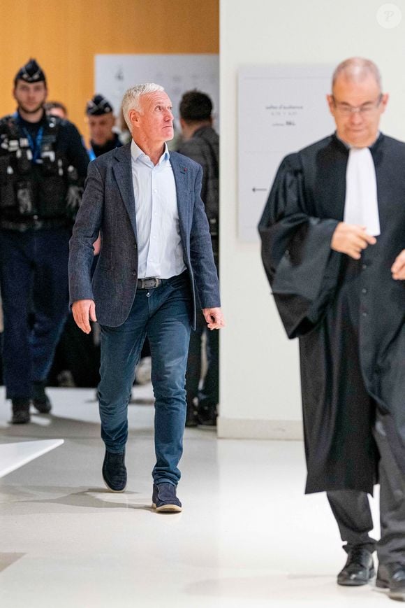 Didier Deschamps - Sorties du tribunal correctionnel de Paris en marge du procès en diffamation entre Didier Deschamps et Daniel Riolo. Le procès en diffamation opposant Didier Deschamps à Daniel Riolo s’est ouvert le 20 novembre 2025 devant la XVIIe chambre du tribunal correctionnel de Paris : Didier Deschamps reproche à Daniel Riolo d’avoir qualifié de « menteur » à propos de la blessure de Karim Benzema lors de la coupe du monde de football en 2022. France, le 20 novembre 2025. © Pierre Perusseau/Bestimage