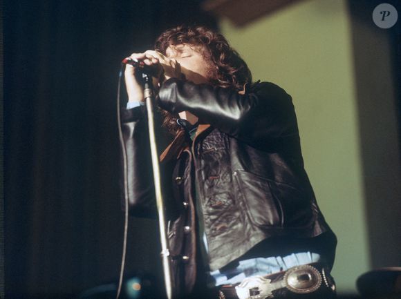 Jim Morrison, chanteur du groupe de rock américain The Doors, en 1968 en Allemagne. Photo par Picture Alliance/DPA/ABACAPRESS.COM