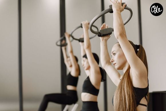 Le conseil de l'entraîneur : commencer par deux séances de Pilates par semaine, puis intégrer progressivement des exercices avec des poids et de la marche à bon rythme.

Pexels