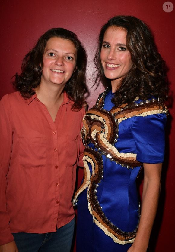 Clémence Castel et sa compagne Marie - Backstage lors du défilé d'ouverture du salon du chocolat 2022 à Paris porte de Versailles le 27 octobre 2022. © Veeren / Pierre Perusseau / Bestimage